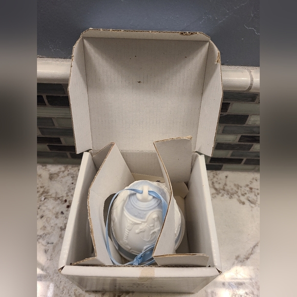 Lladro 1990 Porcelain Annual Christmas Bell Ornament - Picture 5 of 7